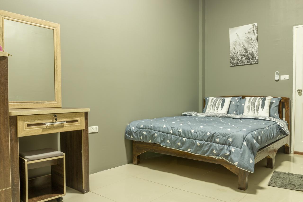 Iris Hostel Chiang Mai Bagian luar foto