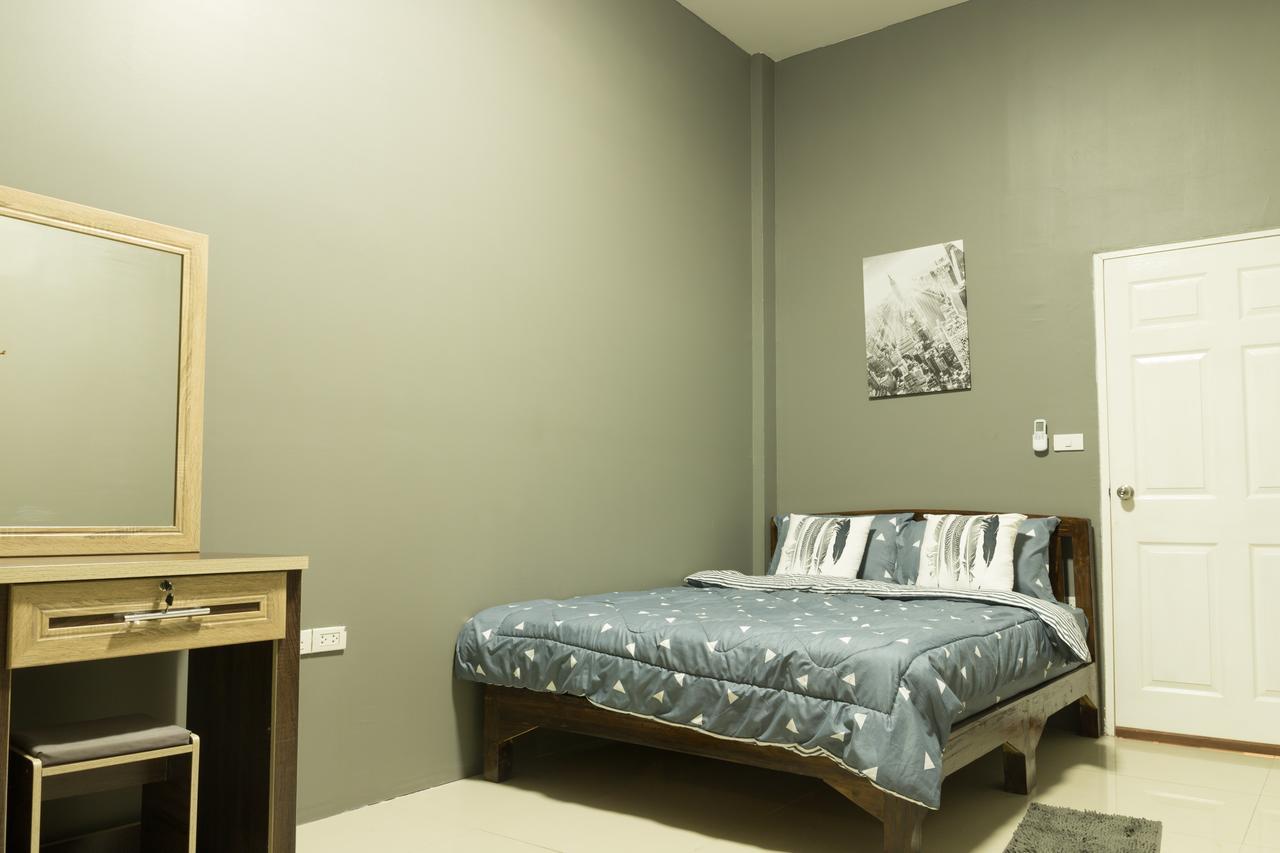 Iris Hostel Chiang Mai Bagian luar foto